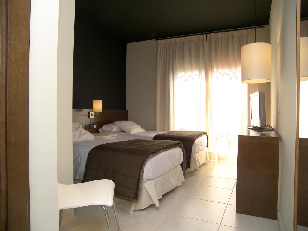 Hostal Badaloni Бадалона Номер фото