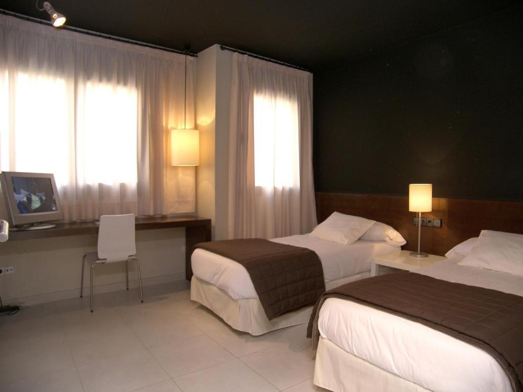 Hostal Badaloni Бадалона Номер фото
